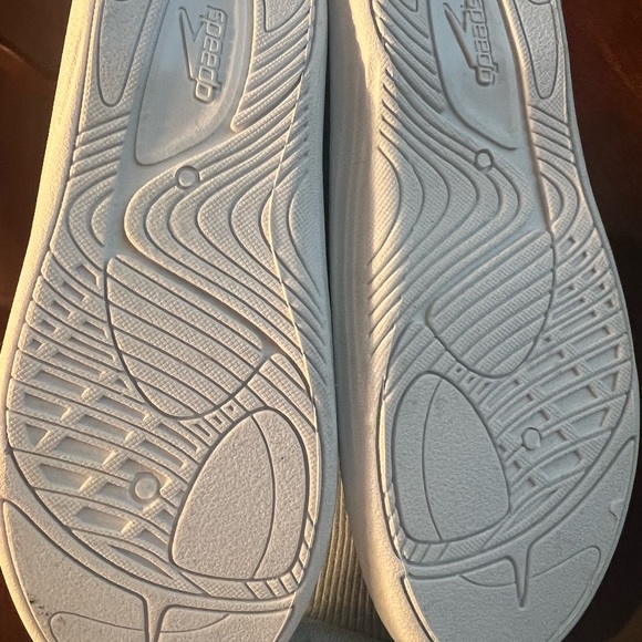 Kids Speedo Water shoes size medium - Picture 2 of 3